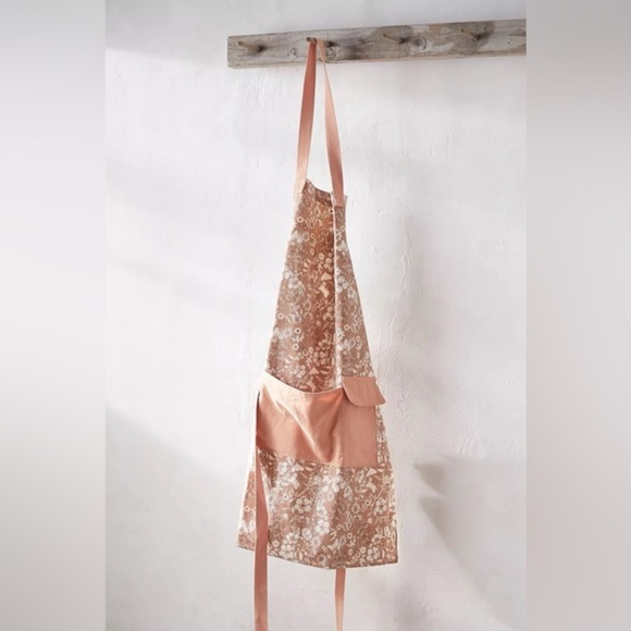 NWT Anthropologie Terrain Pink Floral Garden Apron - Picture 1 of 5